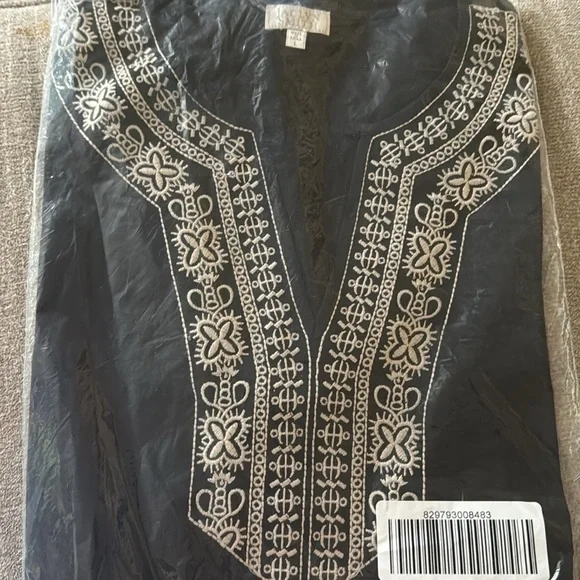 Jaclyn Smith Black Cream Embroidered VNeck Pull Over Blouse Large - Picture 2 of 2